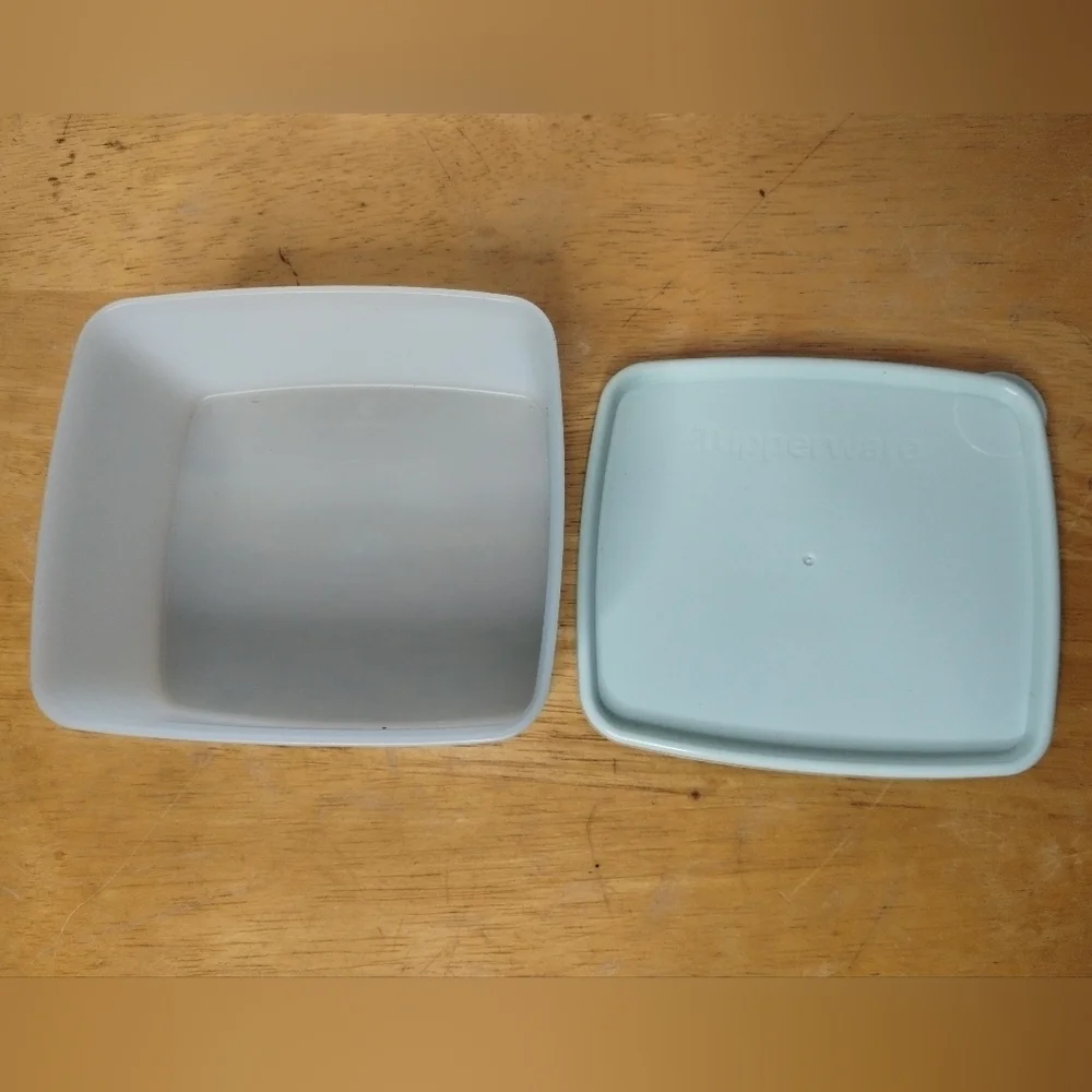 New Tupperware Light blue 400ml freezer mate